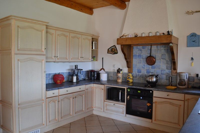 Ferme rénovée Le Chambon sur Lignon  Appartement indépendant. Nombreuses dépendances. Proche village.